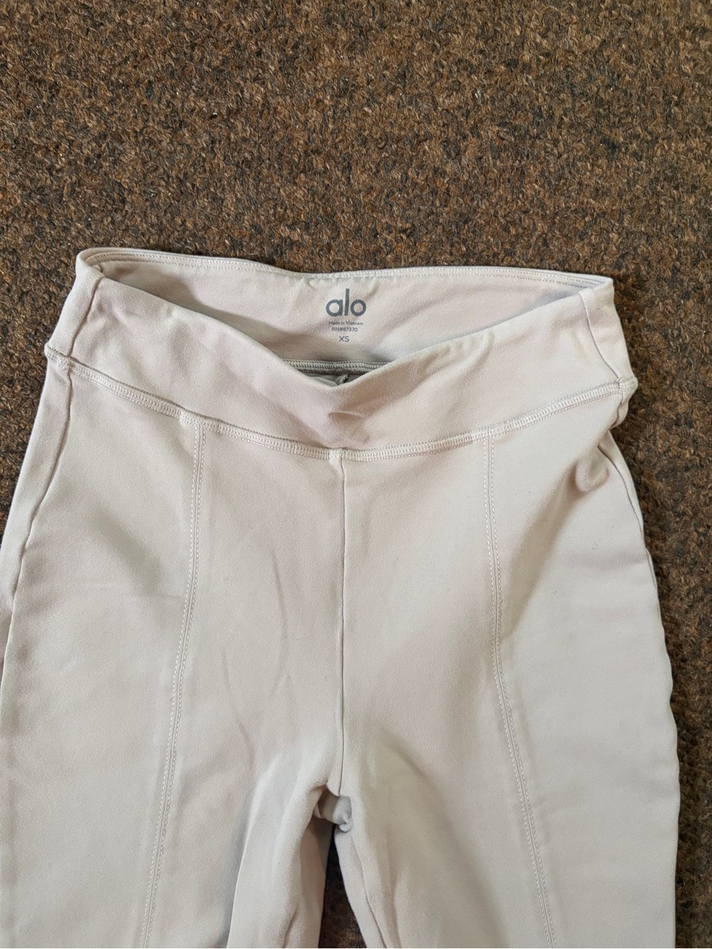 Alo High-Waist Yoga Leggings in Light Beige